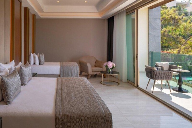 Corner Deluxe Room 