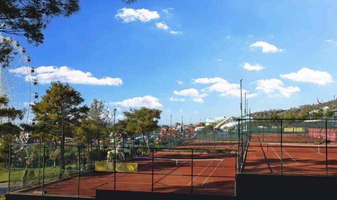 Tenis Courtları